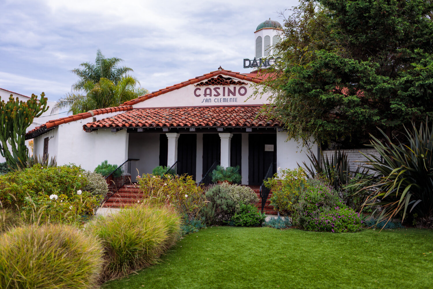 The Casino San Clemente outside
